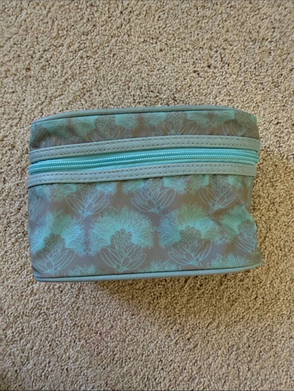 Manaola Kinolau zippered pouch